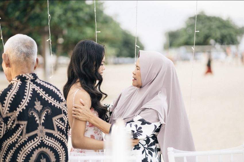 Bintang with her mother after the proposal