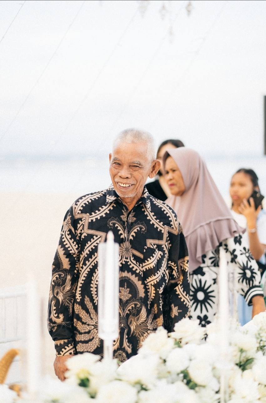 Bintang's father arriving at the dinner